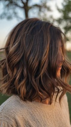 Embrace the Autumn Vibes: 15 Balayage Hair Inspirations - Inspire Inlet Dark Brown Caramel Balayage Hair, Light Brown And Auburn Balayage, Autumnal Hair Brunette, Fall Brunette Bob, Black Balayage Hair Caramel, Autumn Hair Brunette, Medium Brown Fall Hair, Mocha Melt Hair, Brunette Autumn Hair