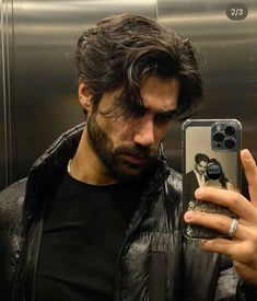 Selfie Ideas For Boys, Mens Haircuts Thick Hair, Mirror Selfie Ideas, Men Fade Haircut Short, Long Hair Beard, Mens Hairstyles With Beard, Guy Haircuts Long, Men Haircut Curly Hair, Middle Part Hairstyles