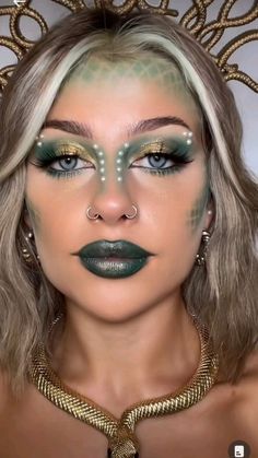 Dragon Halloween Makeup, Alligator Makeup, Reptile Makeup, Dragon Makeup Look, Goddess Costume Diy, Snake Makeup, Festival Makeup Looks, Medusa Makeup, Dragon Makeup