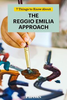 a person holding a paintbrush in their hand with the title 7 things to know about the regio emila approach