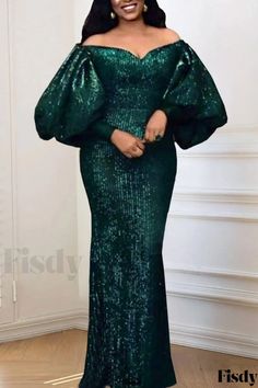 Fisdy - Exquisito vestido de noche de lentejuelas verde esmeralda sin hombros con sofisticado diseño patchwork Cord Lace Styles, Nigerian Lace Dress, Nigerian Dress Styles, Nigerian Dress, African Party Dresses, Nigerian Lace Styles, African Lace Styles, Lace Dress Design, Lace Gown Styles