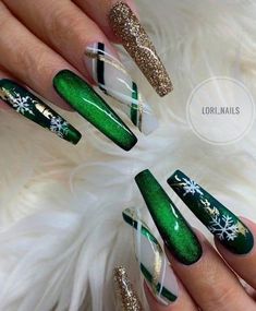 Long Nail Designs Christmas, Fall/christmas Nails, Green Nails Christmas Holidays, Christmas Green Nail Designs, Fall Nails With Bling, Green Christmas Nails Holidays, Emerald Green Christmas Nails, Elegant Christmas Nails Classy, Green Plaid Nails