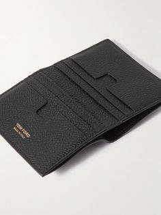 TOM FORD's cardholder has been crafted in Italy from full-grain leather and stamped with its moniker in gold. It opens to reveal four card slots, two receipt pockets and a bill sleeve. Men’s Wallet, Men’s Accessories, Luxury Card Holder, Leather Wallet Men, Mens Wallets, Mens Card Holder, Luxury Card, Leather Projects, Male Cards