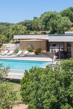 Découvrez le magnifique Casa Vesta situé à Propriano, en Corse. Un établissement de luxe offrant une expérience unique et raffinée. Profitez d'un cadre exceptionnel et de services haut de gamme pour un séjour inoubliable. #CasaVesta #luxuryhotel #Propriano #Corse #travelinstyle