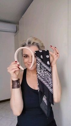 Sara Berens | Moda e Imagem (@saraberenspaiva) • Instagram photos and videos Scarf Hairstyles Short, Bandana Hairstyles Short, Hiking Pics, Hiking Fits, Hiking Hairstyles, Backpack Hiking, Hair Wrap Scarf, Backpacking Hiking