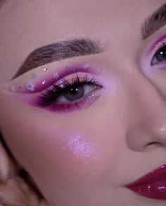 My Melody Makeup Look, Hello Kitty Makeup Look, Bass Canyon, Organic Makeup Brands, Beauty Content Creator, Plouise Makeup, Flower Makeup, Plouise Makeup Academy, Beauty Content