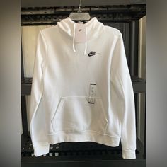 Nike Sportswear Club Fleece Women's Xs Funnel-Neck Hoodie - White (Dq5415-100) New Item With Tags. Women’s Size Extra Small. Item Description Club Fleece Sweatshirts, Universally Loved For Their Coziness And Consistency, Are For Everyone. Always Soft And Made With A Relaxed Fit, They’re Basics That Help You Do More. This Funnel-Neck Design Offers Added Coverage, Acting As A Shield Against Cold, Windy Weather. Benefits Our Best-Selling Fleece For A Reason, Club Fleece Has A Cozy, Familiar Feel And Consistent Fit You Can Return To Again And Again. Brushed For Added Warmth And Softness, It’s An Ideal Layer For Colder Temperatures. Ribbing At The Hem And Cuffs Is Soft And Stretch White Nike Sweatshirts, White Nike Sweatshirt Outfit, Nike Sweatshirt Outfit, Fleece Hoodie Outfit, White Nike Sweatshirt, Sweaters Nike, White Nike Hoodie, Usa Pro, Funnel Neck Hoodie