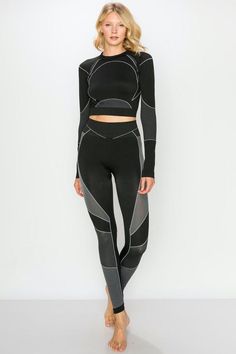 Composition : 92% Polyester, 8% Spandex MEASUREMENTS: HPS: S - 15" M - 15.5" L - 16" Inseam: S -25" M -25" Club Leggings, Crop Top And Leggings, Clothing Factory, Crop Top Set, Ankle Length Leggings, Luxury Wear, Spring Wear, Sports Top, Long Sleeve Crop