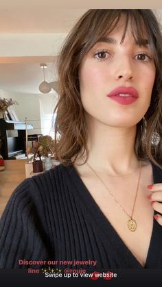 Jeanne Damas Hair, Jeane Damas, Jeanne Damas Style, French Beauty Routine, Light Makeup Looks, French Skincare, Daily Beauty Routine