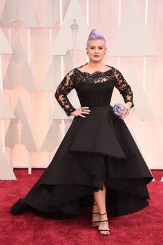 Vestidos Oscar, High Low Prom Dresses, Kelly Osbourne, Red Carpet Gowns, Plus Size Formal, Oscar Dresses, Plus Size Formal Dresses, Black Evening Dresses, Prom Dresses With Sleeves