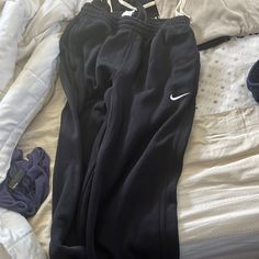 Brand New Nike Sweats Never Worn Pants Nike, Nike Sweats, Nike Pants, New Nike, Nike Black, Men's Nike, Black Nikes, Nike Men, Mens Pants