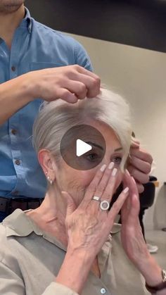 Κούρεμα Bob, Short Hair Back, Chic Short Haircuts, Over 60 Hairstyles, New Haircut, Short Hair Over 60, Very Short Hair, Haircut For Older Women, Short Pixie Haircuts