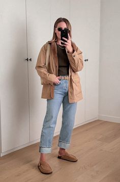 16+ Earthy Outfits For The Chic Granola Girl [2024] Earth Tone Outfits Winter, Midsize Earthy Outfits, Granola Work Outfit, Granola Girl Work Outfit, Earthy Style Outfits, Earth Tone Aesthetic Fashion, Granola Girl Fall Outfits, Fall Granola Outfits, Granola Girl Winter Outfits