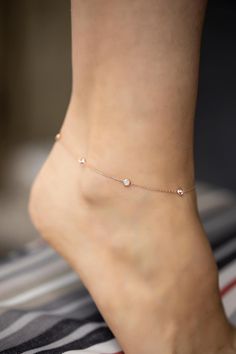 Our super dainty rose gold white stones anklet bracelet offers you a beautiful and elegant look for every occasion. This is surely a timeless piece and it is likely to be your new favorite for a stylish look. That dainty anklet bracelet would match well with anything in your closet. Hypo-allergenic, lightweight and minimalist.  That jewelry would also make a perfect gift for women 💖🎁 💫Listing is for 1 super dainty rose gold white stones anklet bracelet. 💎It is made of 925 sterling silver and Rose Gold Anklet, Emerald Green Stone, Anklet Designs, Summer Anklets, Anklets Boho, Beach Anklets, Women Anklets, Gold Anklet, Silver Anklets