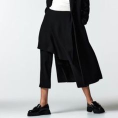 Zara Flowy Pareo Pants Nwt . Black . Super Cute . Comfortable . Made In Morocco . Size Small . Edgy Wide Leg Pants For Work, Edgy Trousers For Fall, Chic Winter Long Pants, Edgy Workwear Bottoms With Pockets, Edgy Stretch Pants For Workwear, Edgy Straight Pants For Workwear, Edgy High-waisted Pants For Fall, Edgy Straight Pants For Fall, Chic Baggy Pants For Winter