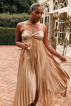 Vikki Dress - Gold Sweet Heart, Dress Midi, Sweetheart Neckline, Midi Length, The Dress, Relaxed Fit, Gold