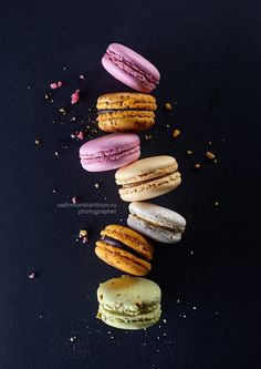 macaroons are arranged in the shape of a spiral