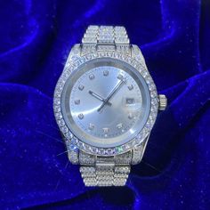 Elevate your timepiece collection with this Moissanite Presidential Watch. Featuring a pristine white face and set in 14K white gold, this watch sparkles with 13.3 carats of dazzling Moissanite stones. A symbol of luxury and timeless style. #MoissaniteWatches #LuxuryTimepieces #WhiteGoldWatch #ClassicElegance #HighEndJewelry Moissanite Watch, White Dial Watch, Custom Jewelry Box, Flawless Diamond, Diamond Tester, Luxury Timepieces, Moissanite Jewelry, White Face, Mechanical Movement