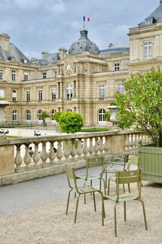 some chairs and tables in front of a building