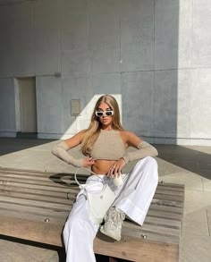 Jess Hunt Outfit, Business Mood Board, Trendy Outfit Inspo, Instagram Coffee, Casual Outfit Inspiration, Causual Outfits, Women's Casual Style, Neutral Outfit