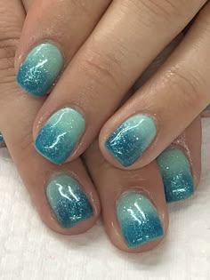 Aqua Blue Beach Nails, Summer Nails Teal Aqua, Ocean Dip Nails, Teal Ombre Nails Short, Ocean Color Nails, Beachy Dip Nails, Aquamarine Nails Acrylic, Aqua Ombre Nails, Turqoise Nails Gel