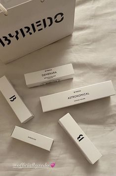 Pr Gift, Clothing Brand Logos, Beauty Packaging, Art Oil, Gift Packaging, Beauty Skin, Hair And Nails, Cards Against Humanity, Place Card Holders