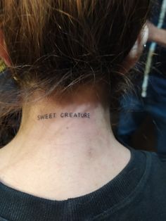 Tatuagem de Sweet Creature, Harry Styles Minimal Harry Styles Tattoo, Harry Styles Tattoo Sweet Creature, Sweet Creature Tattoo Harry Styles, Harry Styles Themed Tattoos, Sweet Creature Tattoo, Harry Styles Minimalist Tattoo, Sweet Creature Harry Styles, Harry Styles Tattoos Inspiration, 1d Tattoos