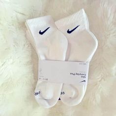 45 Surprisingly Fun Money Gift Ideas and Creative Ways To Give Cash in 2023 - FinSavvy Panda White Nike Socks Pack, Pack Of Nike Socks, Short White Nike Socks, Nime Socks, Nike Women Socks, White Nike Dri Fit Socks, Nike White Socks Women, Nike Shoes Must Have, White Nike Ankle Socks