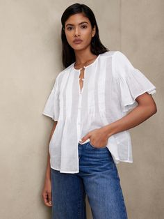 Capsule Wardrobe Tops, Pt Outfits, Romantic Sleeves, Mom Inspo, Pintuck Shirt, Summer Linen Shirt, 2024 Fits, Breezy Style, Cotton Poplin Top