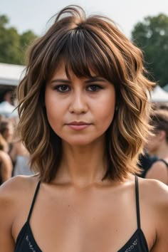 Layered Bob With Fringe, Hot Mom Haircut, Hottest Hairstyles, Κούρεμα Bob, Messy Bob Hairstyles, Shag Haircuts, Stunning Hairstyles