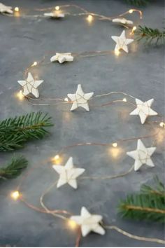 Star-shaped string lights on a gray surface, surrounded by fir branches. Beginner Pottery Projects Easy Diy, Aesthetic Air Dry Clay, Easy Air Dry Clay Ideas, Easy Air Dry Clay Projects, Dry Clay Crafts, Air Dry Clay Crafts, Easy Air Dry Clay, Dry Clay Ideas, Air Dry Clay Ideas