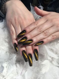 Black And Yellow Cat Eye Nails, Tiger Eye Nails Design, Yellow Cat Eye Nails, Cat Eye Toe Nails, Dark Cat Eye Nails, Tigers Eye Nails, Steeler Nails, Steelers Nails, Nail Dipping Powder Colors