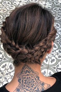 That bridal hair idea could be timeless for your special day. I’m inspired by this updo for bridal sessions. Collect this inspiration to your hair ideas. Classic Updo Hairstyles, Classic Updo, Hairstyle Inspiration, Hair Idea, Bridal Session