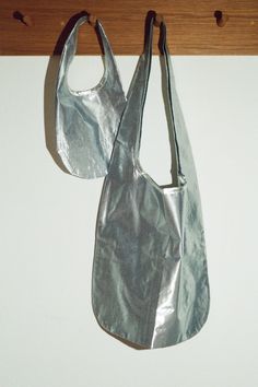 A mini statement tote bag crafted from lustrous silver taffeta. Carry only the essentials for the perfect compliment to any look. Folds conveniently for travel. Handmade in The Netherlands using Italian deadstock fabric. Fold Over Handbag, Oresund Iris Bag, Diy Fabric Bag, Silver Tote Bag, Fabric Tote Bag, Deadstock Fabric, Cross Shoulder Bags, Silver Bag, Everyday Tote Bag