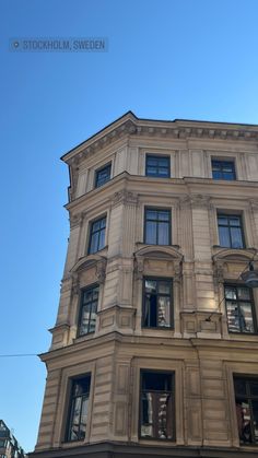 an old building with lots of windows on the top floor and second story above it