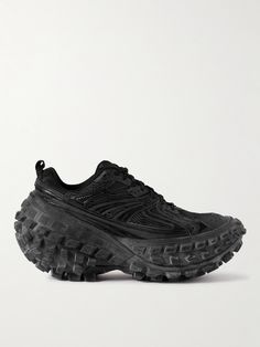 Balenciaga Shoes Sneakers, Mens Designer Clothes, Balenciaga Boots, Techwear Fashion, Rubber Sneakers, Balenciaga Men, Tire Tread, Shoe Inspo