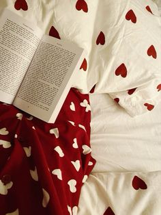 Red Cozy Aesthetic, Granate Aesthetic, Cherry Red Bedroom Aesthetic, Cherry Red Bedroom, Red Coquette Bedroom, Cherry Room Aesthetic, Red Coquette Room, Red Girly Aesthetic, Red Bed Set