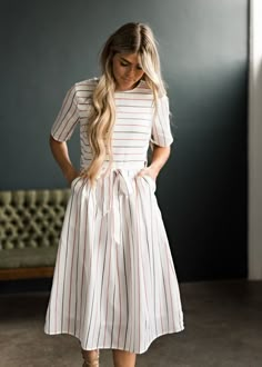 Air Dress, Crisp Air, Womens Style, Studded Heels, Outfit Jeans, Wrap Dress Floral, Women Long Dresses, Dress And Heels, Modest Dresses