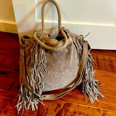 Super Soft Suede Fringe Over The Shoulder Messenger Bag Excellent Condition Fringe Bag Outfit, 2000s Baddie, Purse With Fringe, Boho Chic Clothing, Slay Girl, Fringe Purse, Studded Bag, N Shoes, Bag Outfit