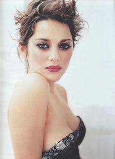 Marion Cotillard Lauren Cohan, Smink Inspiration, Marion Cotillard, French Actress, Beauty And Fashion, Girl Crushes, Dark Knight, Beauty Inspiration, Pretty Face