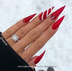 Are you looking for Red Christmas nails and holiday nail art ideas that you can recreate this year? If so, this post is perfect for you! Nails Pictures, Red Stiletto Nails, Candy Cane Nails, Red Christmas Nails, Amazing Nails, Red Nail Designs