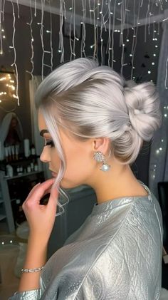 39 Silver Hair Ideas to Channel Your Inner Silver Siren - Luxe Luminous Platinum Blonde And Silver Hair, Platinum Blonde Hair Natural, Wedding Hairstyles One Side, Silver Hair Updo, Platinum Grey Hair, Silver Hair Color Formula, Silver Hair Ideas, Platinum Silver Hair, Silver Hair Color Ideas