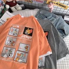 Futurisme Retro, Stylish Hoodies, Korean Casual Outfits, Aesthetic Shirts, Fashionista Clothes, Tom And Jerry, Tshirt Outfits, Tomboy Fashion