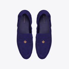 Our Ballet Loafer® is an interpretation of two classics — the flexibility of a ballet slipper with the profile of a loafer. The insole provides performance-level comfort, ruched sides secure the foot and treads on the outsole add traction. It is crafted in leather and detailed with a Double T in brushed gold. The shoe's edges are hand-painted and the strap is hand-stitched. Designer Flats, The Ballet, Ballet Slippers, Footwear Design Women, Hand Stitched, Ballet Flats, Designer Shoes, Designing Women, Tory Burch