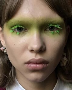 Green Lashes, Dragon Makeup, Artsy Makeup, Pale Makeup, Edit On Instagram, Angel Makeup, Green Makeup, Mermaid Makeup, Stage Makeup