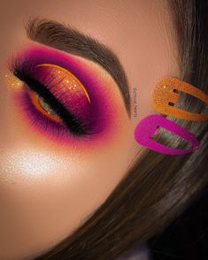 Eye Makeup Cut Crease, Make Up Designs, Bold Eye Makeup, Pink Eye Makeup, Dramatic Eye Makeup