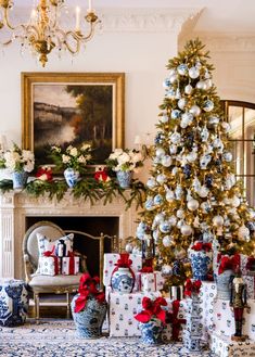 a decorated christmas tree in the middle of a living room with presents on the floor