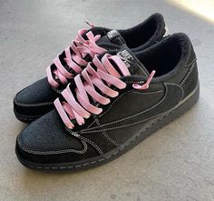 Travis Scott Shoes, Looks Hip Hop, Dr Shoes, Trendy Shoes Sneakers, Pretty Shoes Sneakers, All Nike Shoes, Fresh Shoes, Hype Shoes, Cute Nikes