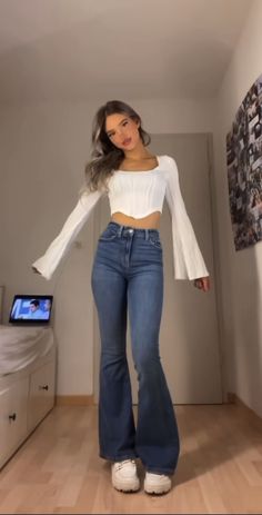 Style With Bootcut Jeans, Fall Outfits Flared Jeans, Cute Outfits For School Flare Jeans, How To Style High Waisted Flared Jeans, Outfit Ideas For Flare Jeans, Bell Sleeve Shirt Outfit, Flare Bottom Jeans Outfit, Flare Jeans Outfit 2024, Bootcut Flare Jeans Outfit