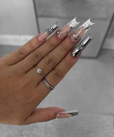 Nails After Acrylics, Quinceanera Nails, Hippie Nails, Goth Nails, Glamour Nails, Nails Design With Rhinestones, Classy Acrylic Nails, Almond Acrylic Nails